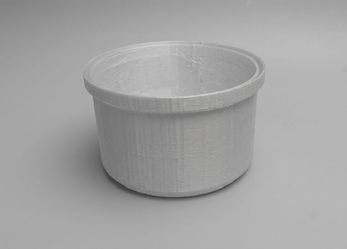 La misma pieza impresa en 3D en blanco